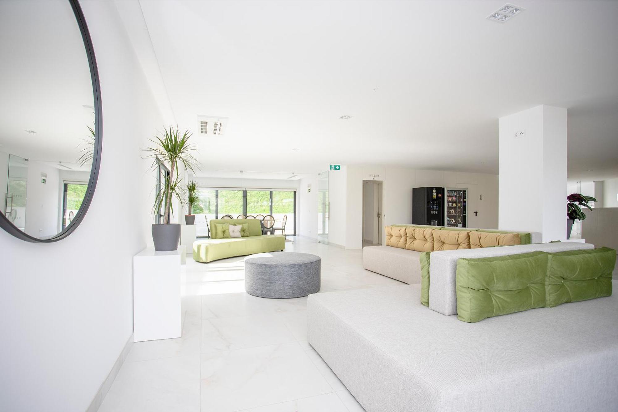 Liiiving In - Dragao Pool View Apartment *
