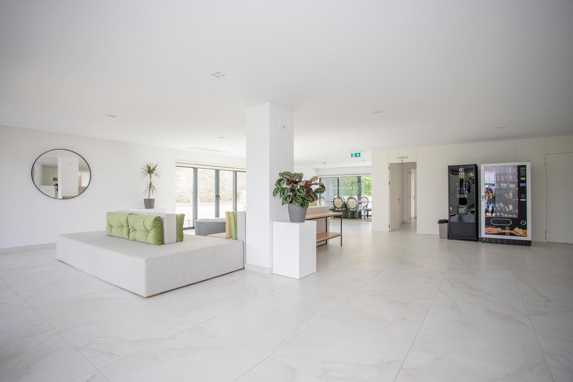 Liiiving In - Dragao Pool View Apartment *